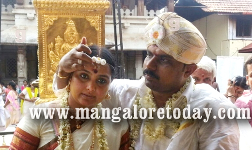 Shruthi Wedding / Actress Shruthi ties knot to journalist friend at Kollur shrine